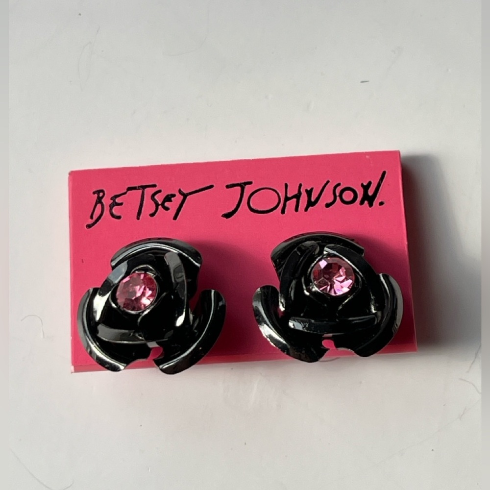 NWOT Betsey Johnson Y2K vintage vibe Black Floral Earrings with Pink Gem